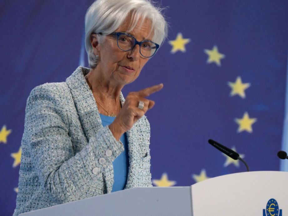 Inflation dans la zone euro : "Le match n’est pas gagné", prévient la patronne de la BCE Christine Lagarde
          Dans la zone euro, l’inflation poursuit lentement sa décrue. Mais pour Christine Lagarde, la présidente de la Banque centrale européenne, l’objectif d’une inflation revenue à 2% n’est pas encore atteint et la bataille continue.